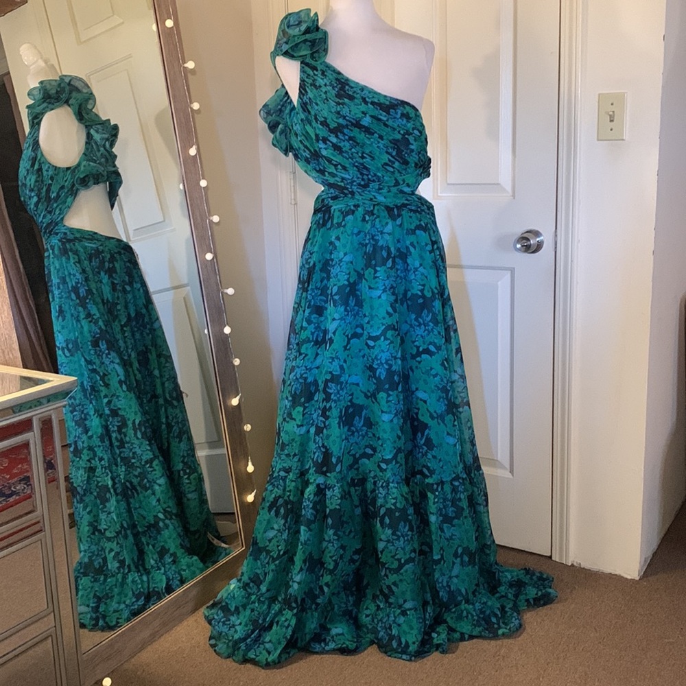 MAC DUGGAL
Green One Shoulder Ruffle Tiered Cut-Out Chiffon Gown - Picture 5 of 16
